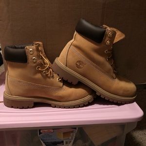 Boys timberlands only worn a few times!